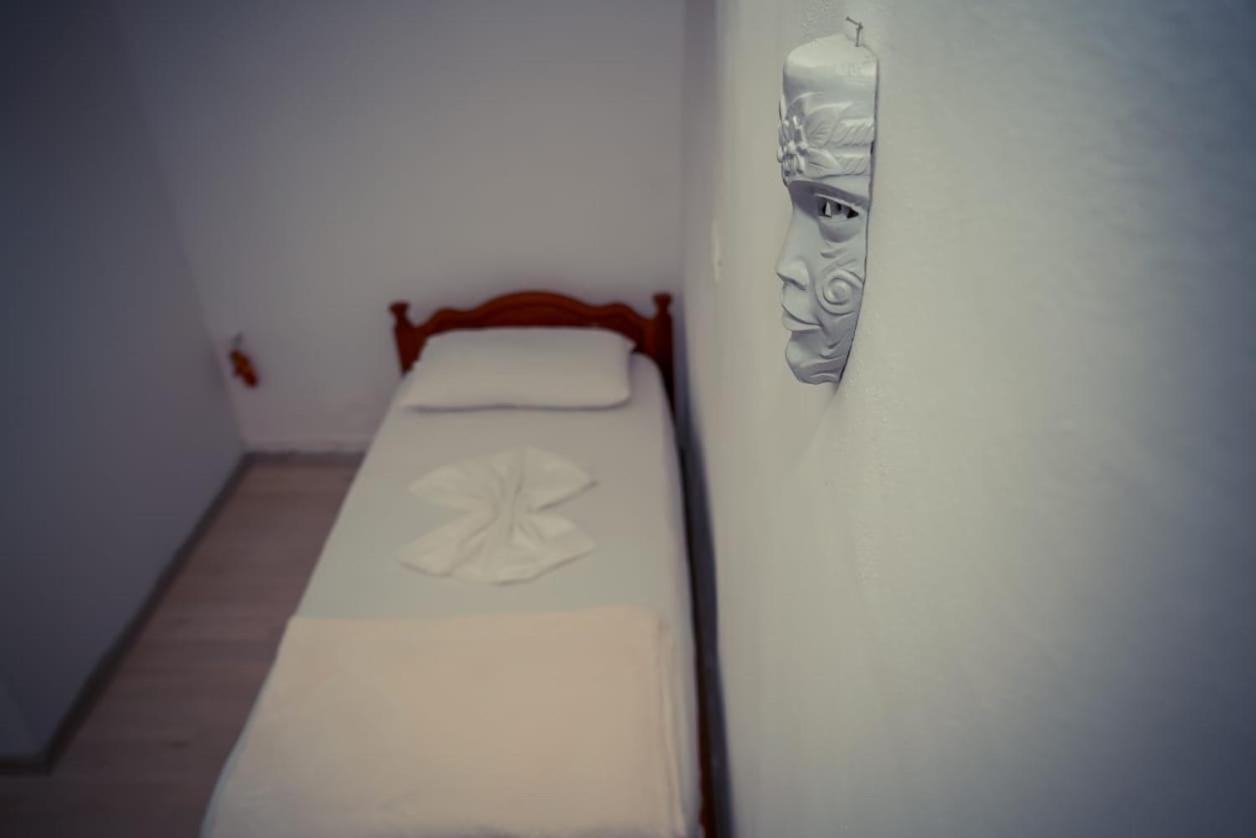 Flora'S Guesthouse 'The Fir Gate' Gjirokaster Exterior photo