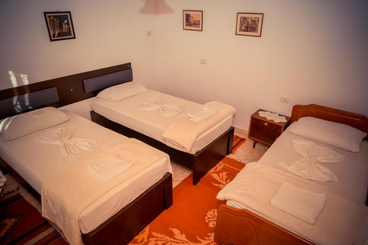 Flora'S Guesthouse 'The Fir Gate' Gjirokaster Exterior photo