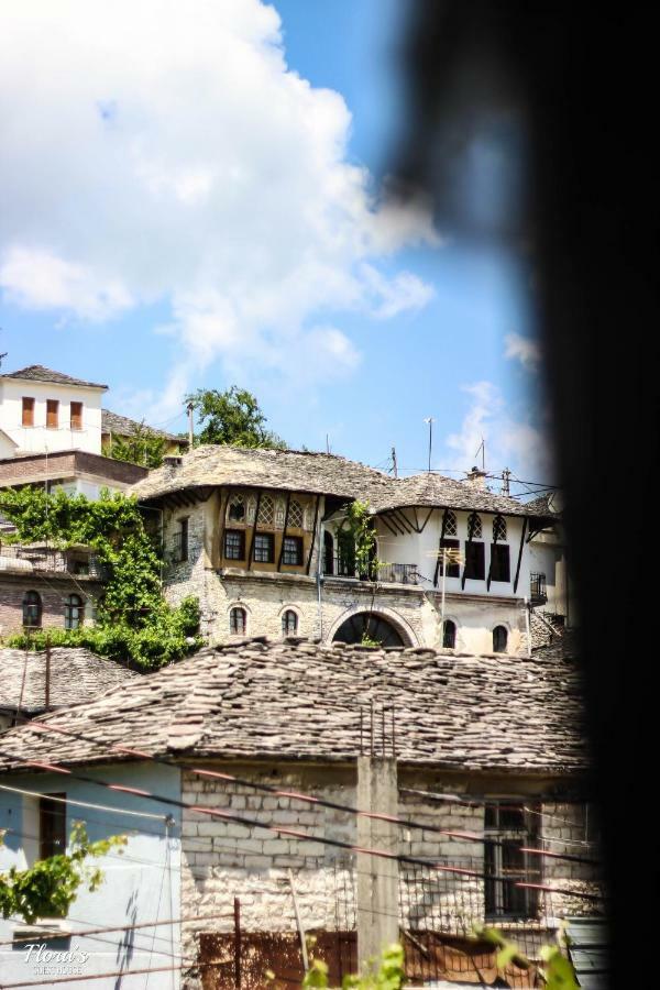 Flora'S Guesthouse 'The Fir Gate' Gjirokaster Exterior photo